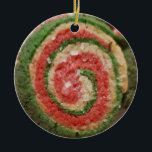 Funny jul Cookie Pun Romantic Gift Julgransprydnad Keramik<br><div class="desc">På framsidan av den här dubblan har ornament en söt röd och grönt snurrande julsockerkaka. Baksidan du kan anpassa för att säga spelar ingen roll du vill ha. Högerna säger nu en söt romantisk kaka för en pojkvän eller flickvän, make eller fru. "Dough my Godhet, det var Kärlek vid första...</div>