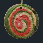 Funny jul Cookie Pun Romantic Gift Julgransprydnad Keramik<br><div class="desc">På framsidan av den här dubblan har ornament en söt röd och grönt snurrande julsockerkaka. Baksidan du kan anpassa för att säga spelar ingen roll du vill ha. Högerna säger nu en söt romantisk kaka för en pojkvän eller flickvän, make eller fru. "Dough my Godhet, det var Kärlek vid första...</div>