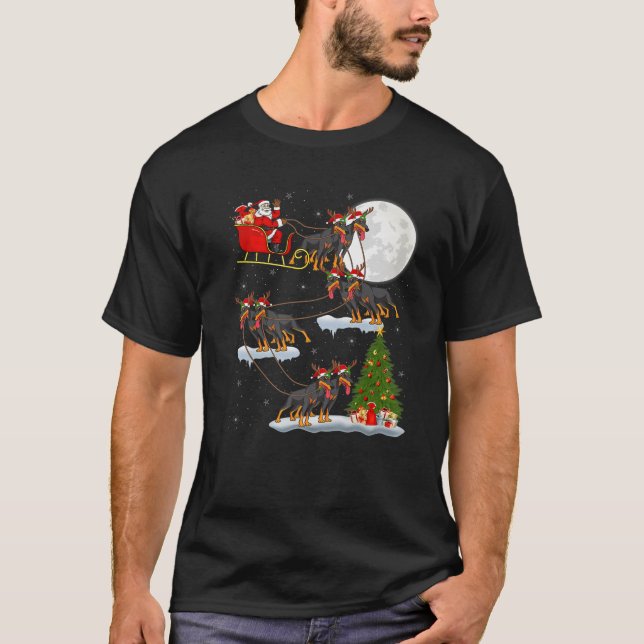 Funny Julafton Lighting Träd Santa Riding Doberman T Shirt (Framsida)