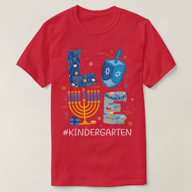 Funny KÄRLEK Kindergarten Teacher Menorah Jewish H T Shirt (Design framsida)