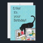 Funny Kat 9 Lives Personlig Birthday Kort<br><div class="desc">Det är din födelsedag! Gör som om det är ditt första liv. En svartsjuk katt får kylskåpet öppen för drömmen,  jag elak kräm. Turcitybrickor och detaljerat kylskåp,  innehåll,  tillsätt till karmen och humor på detta kort. Dina kattälskarvänner kommer absolut att få humor.</div>