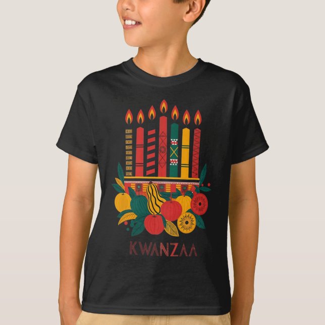 Funny Kinara Seven Candles Kwanzaa Firande 2 T Shirt (Framsida)