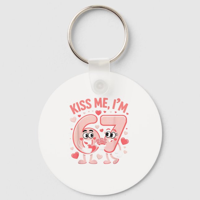 Funny Kiss Me I'm 67 Cute Valentine's Day Couples  Nyckelring (Framsida)