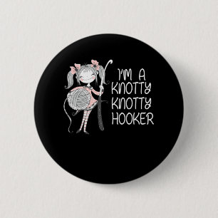 Funny Knitter Crawing Knitting Yarn Älskare Knapp