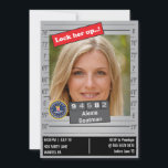 Funny kvinnopolis Mugshot Birthday Joke Inbjudningar<br><div class="desc">Lönsamma kvinnor Birthday Police mugshot Black and White. kan ändra filtret till ett annat färg om du inte vill ha svart och vitt för ansikte. Lustigt att söka efter information på födelsedagsmorgonen. Underbar skämtinbjudan där familjen söker information om huruvida personen har en födelsedag. Kan användas för manar eller till kvinnor....</div>