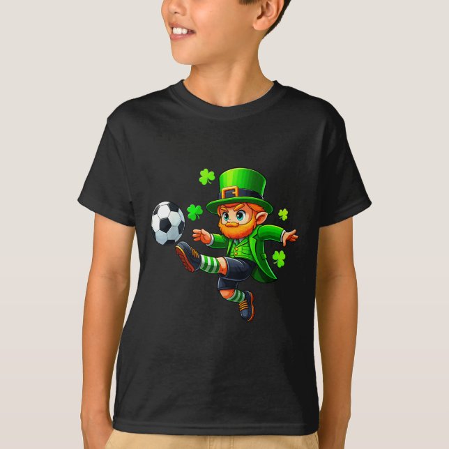 Funny Leprechaun Irish Soccer St Patricks Men Boy  T Shirt (Framsida)