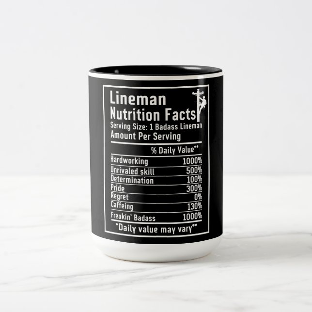 Funny Lineman Nutritional Facts Två-Tonad Mugg (Center)