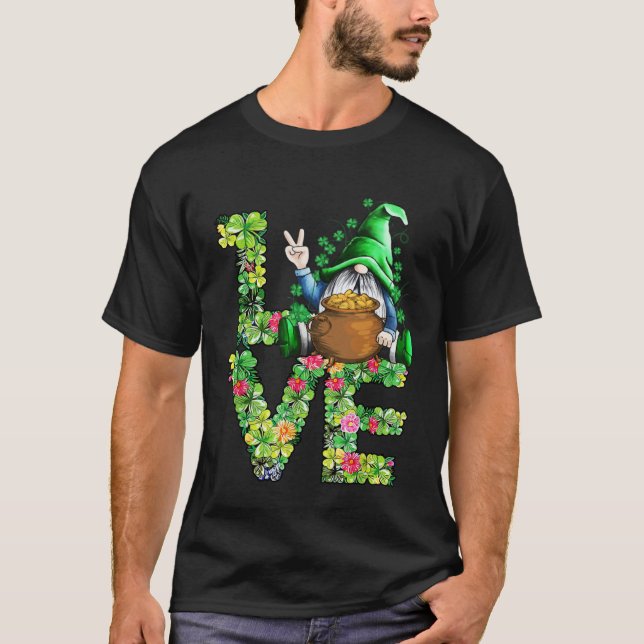 Funny LOVE Gnomes Irish Shamrock St Patrick's Day  T Shirt (Framsida)