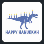 Funny Lycklig Hanukkah Dinosaur Menorah Candle Fyrkantigt Klistermärke<br><div class="desc">Hanukkah,  Chanukkah eller Channukah är en perfekt gåva till alla som firar och deltar i Hanukkah och har intresse av judiska traditioner. Lönsam Dinosaur Lycklig Hanukkah-design med Menorah Candles ger en underbar gåva till Chanukah.</div>