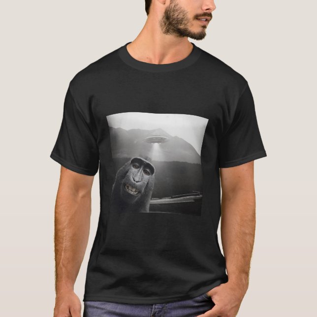 Funny Macaque Monkey Selfie Älskare Alien Ufo Self T Shirt (Framsida)