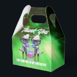 Funny Mad Cat Scientists Purrfect Birthday Presentaskar<br><div class="desc">Fira födelsedagen med de här favoritlådorna, där AI-funktionen skapade ett par galningar, så jackar galna kattforskare som är klädda i labbet och blandar ihop mystiska vätskor i en kolv av jumbostorlek. Underbar för kattälskare, djur älskare och alla med en känsla av humor (PS. August 8 är World Cats Day!) Copyright...</div>