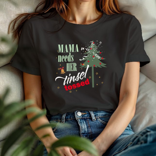Funny Mamma behöver hennes Tinsel Tossed Blk ID111 T Shirt (Skapare uppladdad)