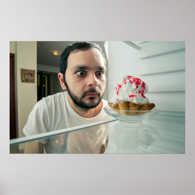 Funny man tittar i kylskåp poster (Framsidan)