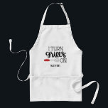 Funny Manar Grilling BBQ Kitchen Apron Förkläde<br><div class="desc">Lustigt manar grillande band med "Jag slår på Grills"-typografi och eget namn är en underbar gåva till vilken grillmästare som helst.</div>