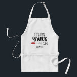 Funny Manar Grilling BBQ Kitchen Apron Förkläde<br><div class="desc">Lustigt manar grillande band med "Jag slår på Grills"-typografi och eget namn är en underbar gåva till vilken grillmästare som helst.</div>