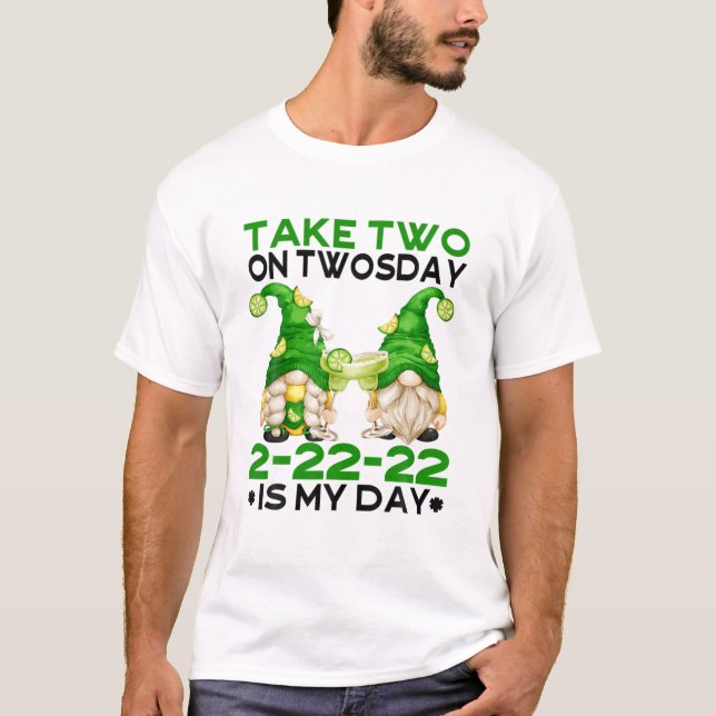 Funny Margarita Drinking Gnome for Party on Twosda T Shirt (Framsida)