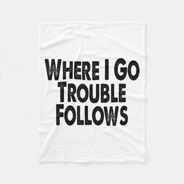 Funny Matching Couple Design – Where I Go Trouble  Fleecefilt (Framsidan)