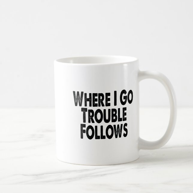 Funny Matching Couple Design – Where I Go Trouble  Kaffemugg (Höger)