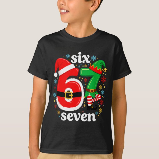 Funny Meme Six Seven 67 Elf 6 7 Santa Christmas Pa T Shirt (Framsida)