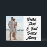 Funny Modern Photo Bröllop spara datum Spara Datumet<br><div class="desc">Lustigt spara datumen för ditt kommande bröllop i Sprit,  mat och dålig dans flyttar design. Anpassa bröllop spara datum med foton och bröllop-information.</div>