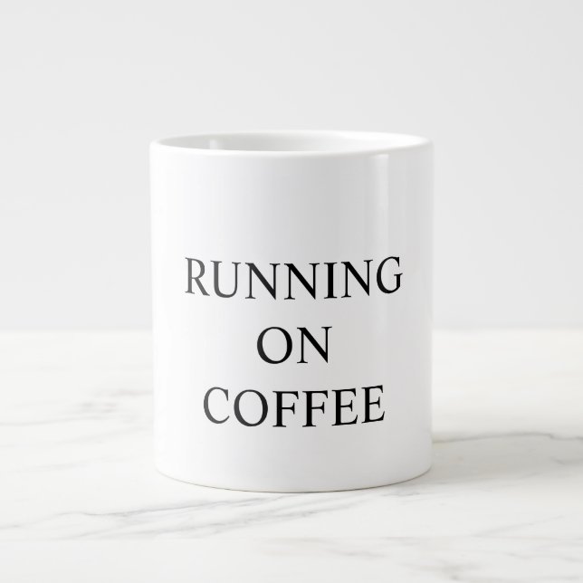 Funny mug states "RUNNING ON COFFEE" Jumbo Mugg (Framsidan)