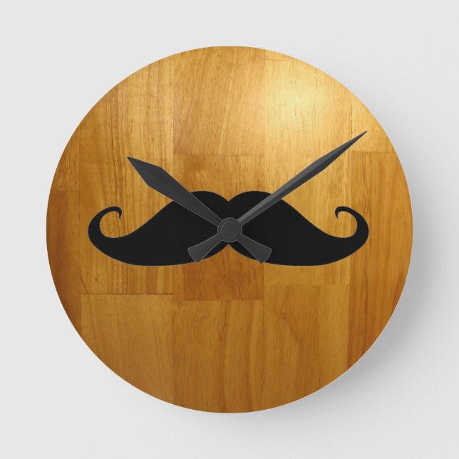 Funny Mustache på Shiny Wood Struktur Background Rund Klocka (Framsida)