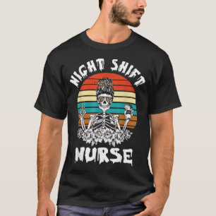 Funny nattskift Nurse Skeleton Halloween T Shirt