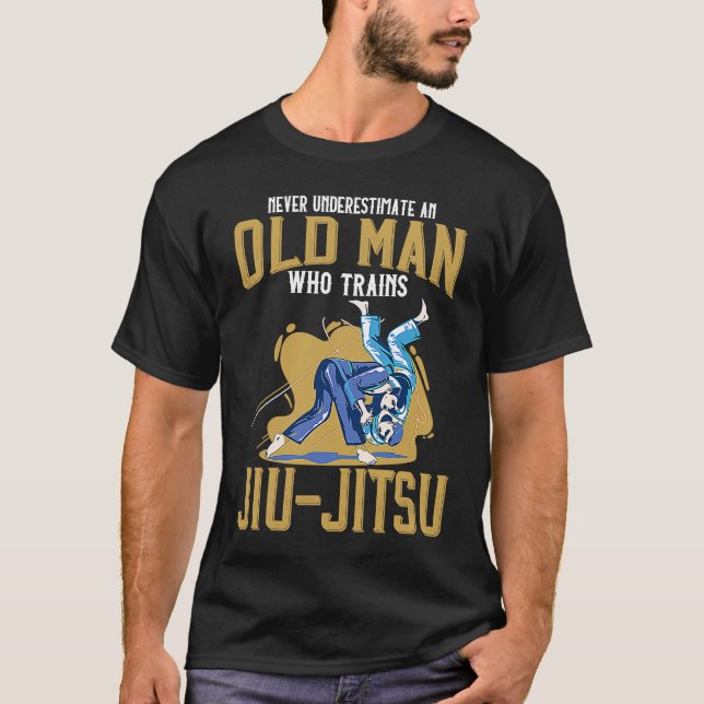Funny Never underestimate An Old man who trains Ji T Shirt (Framsida)