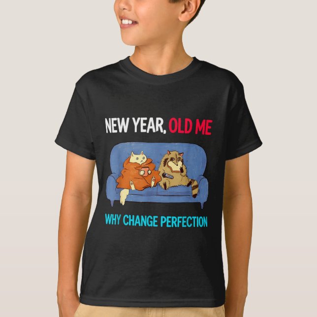 Funny New Year Old Me Why Change Perfection Humor  T Shirt (Framsida)