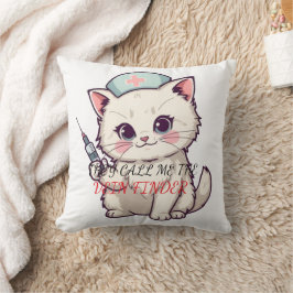 Funny Nurse Cat The Vein Finder Personalized Kudde