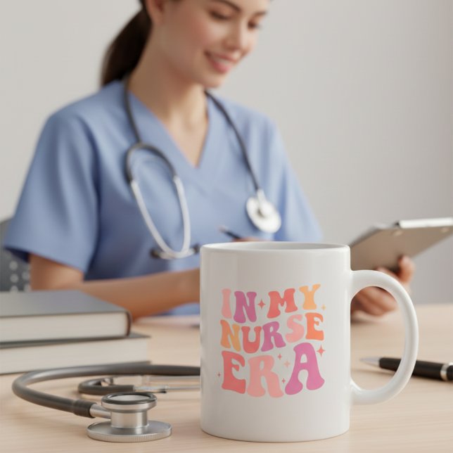 funny nurse coffee mug in my nurse era mugg (Skapare uppladdad)