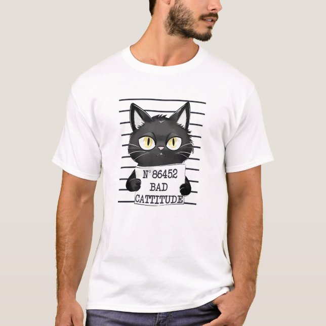 Funny och Cute Black Cat Mugshot T Shirt (Framsida)