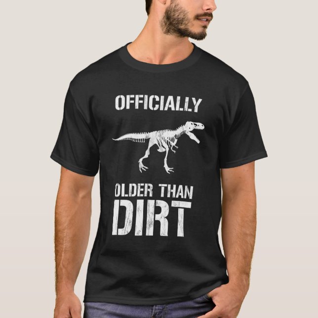 Funny Officiellt äldre än Dirt Birthday Novelty T Shirt (Framsida)