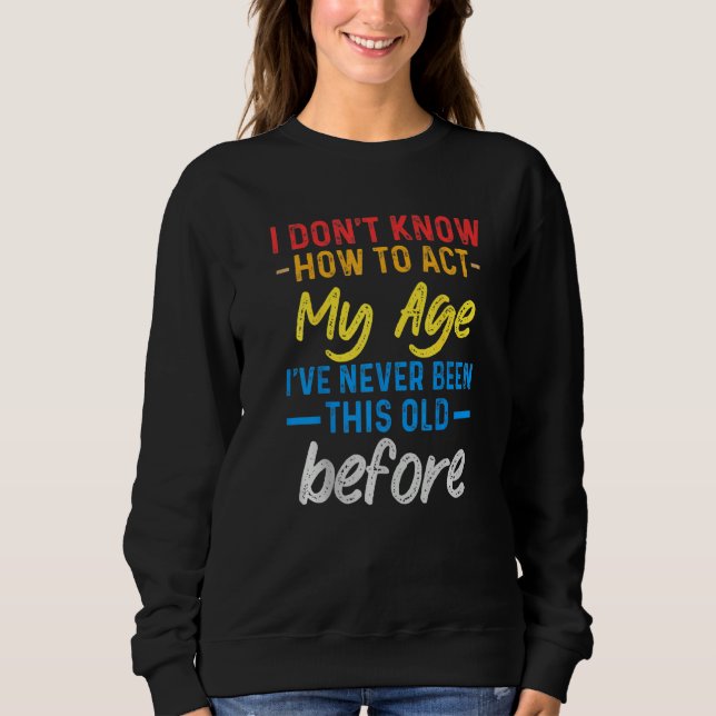 Funny Old People sayings, I Don't Know How To Act  T Shirt (Framsida)