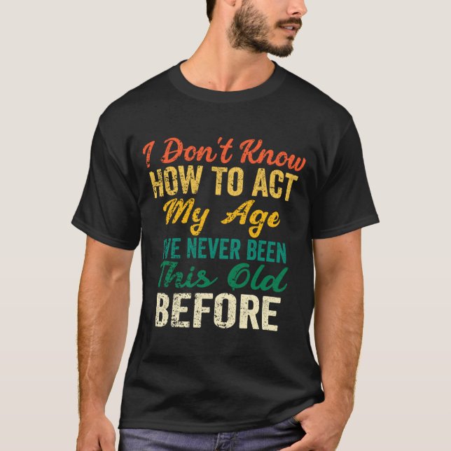 Funny Old People Sayings, I Don't Know How To Act  T Shirt (Framsida)