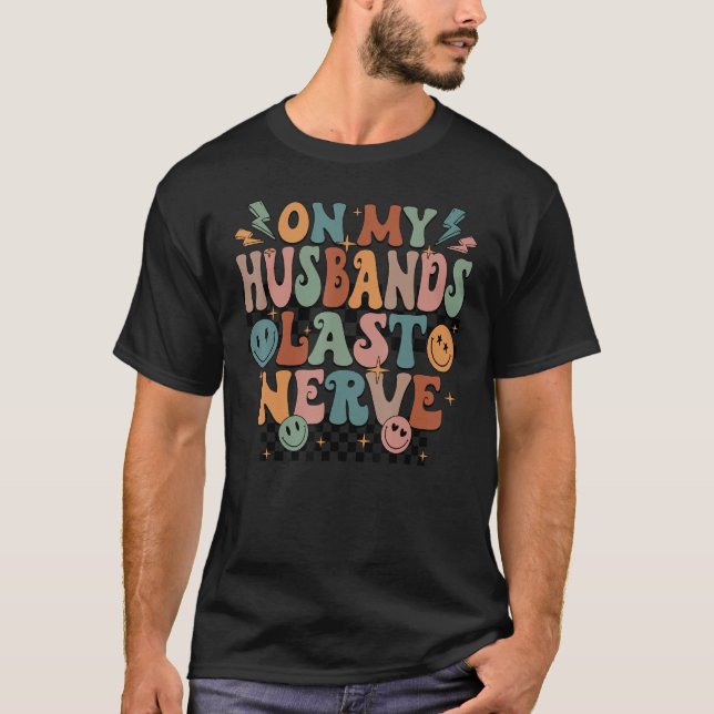Funny On My Husband's Last Nerve Happy Face T Shirt (Framsida)