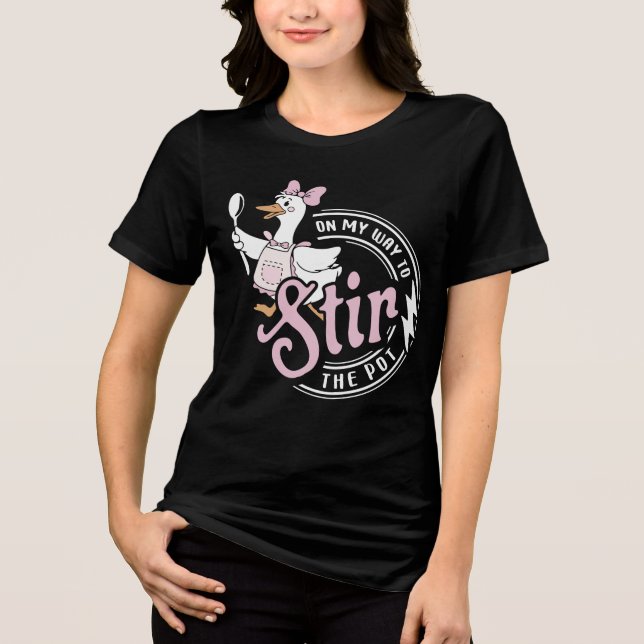Funny On My Way To Stir The Pot T Shirt (Framsida)