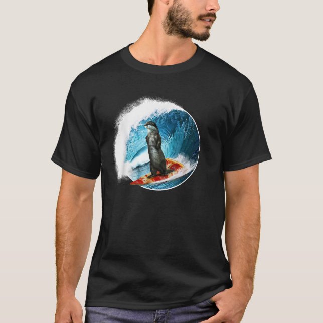 Funny Otter Surfing Otter riding a ocean Wave on a T Shirt (Framsida)