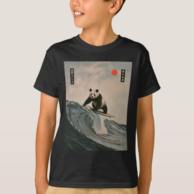Funny Panda Surfing Saying Japanese Wave Meme Humo T Shirt (Framsida)