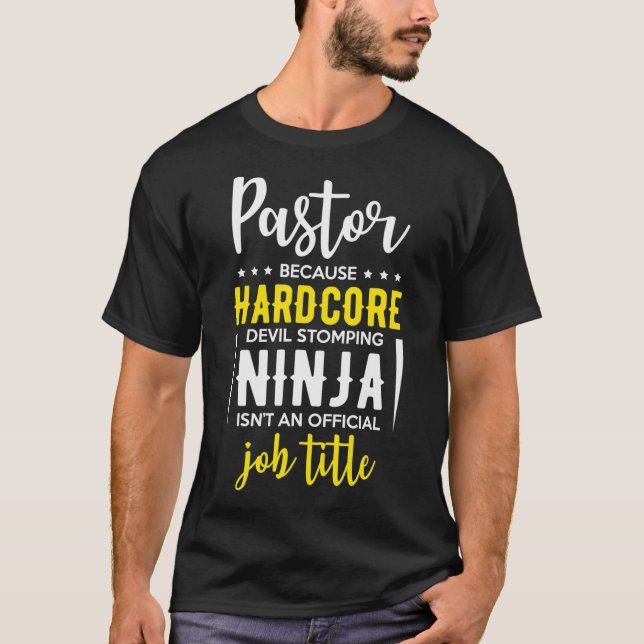 Funny Pastor Djävulen Stomping Ninja - inte jobbti T Shirt (Framsida)