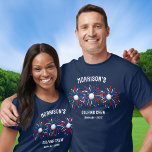 Funny Patriotic juli 4:e Fireworks Golfer Golfing T Shirt<br><div class="desc">Toppen roligt och festive t-shirt med golf boll-fyrverkerier och 3 linjer anpassningsbar text. Perfekt som matchande vänner och familjeskjortor för din 4 juli-19 juli-2011,  party,  golfutsskjortor,  golfskjortor för familjeåterförening eller bara daglig roligt. Underbar för minnesdagen eller veterandagen och perfekten för att visa ditt amerikanska pride.</div>