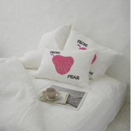 Funny Pear Pun – “From: Pear” Pop Art Fruit Canva Prydnadskudde