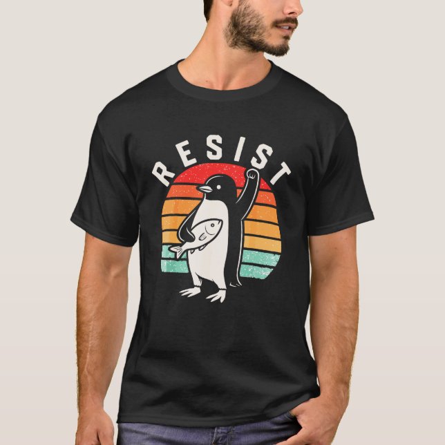 Funny Penguin motsätter sig politiska protester mo T Shirt (Framsida)