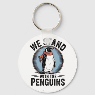Funny Penguin protesterar mot Tarrifs Nyckelring