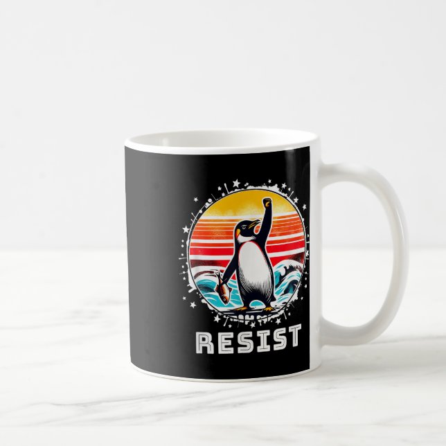 Funny Penguin Resistenguins protest mot Tari Kaffemugg (Höger)