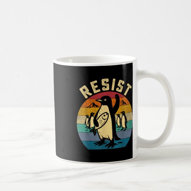 Funny Penguin Resistenguins protest mot Tari Kaffemugg (Höger)
