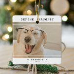 Funny Pet 'Define Naughty' Photo jul Julgransprydnad Keramik<br><div class="desc">Lustigt Pet Photo Julkeramiskt prydnadsämne. Utformningen innehåller ett foto av ditt sällskapsdjur (hund,  katt,  kanin osv.),  rubriken "Definiera dövhet",  deras namn och år. All text är enkel att anpassa med hjälp av mallen som tillhandahålls.</div>