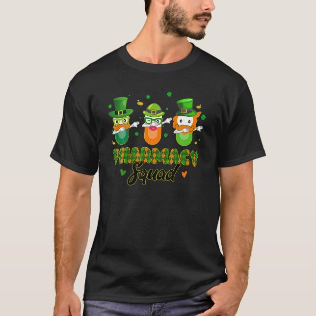 Funny Pharmacy Squad Leprechaun Pharmacist St Patr T Shirt (Framsida)
