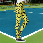 Funny Pickleball Gult Boll och Black Sports Leggings<br><div class="desc">Perfekten är en Pickleball-entusiaster! En gult-pickleball ställs in mot en svart bakgrund. Ändra enkelt bakgrunden till färg genom att klicka på Anpassa och sedan bläddra till färg-väljaren. Underbar för roligt-spel med pickleball och turneringsmatcher eller bara hänger med dina Pickleball-vänner.</div>