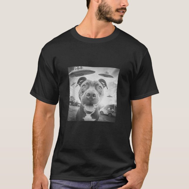 Funny Pit Bull Selfie med UFO:s Konstig Hund PitBu T Shirt (Framsida)